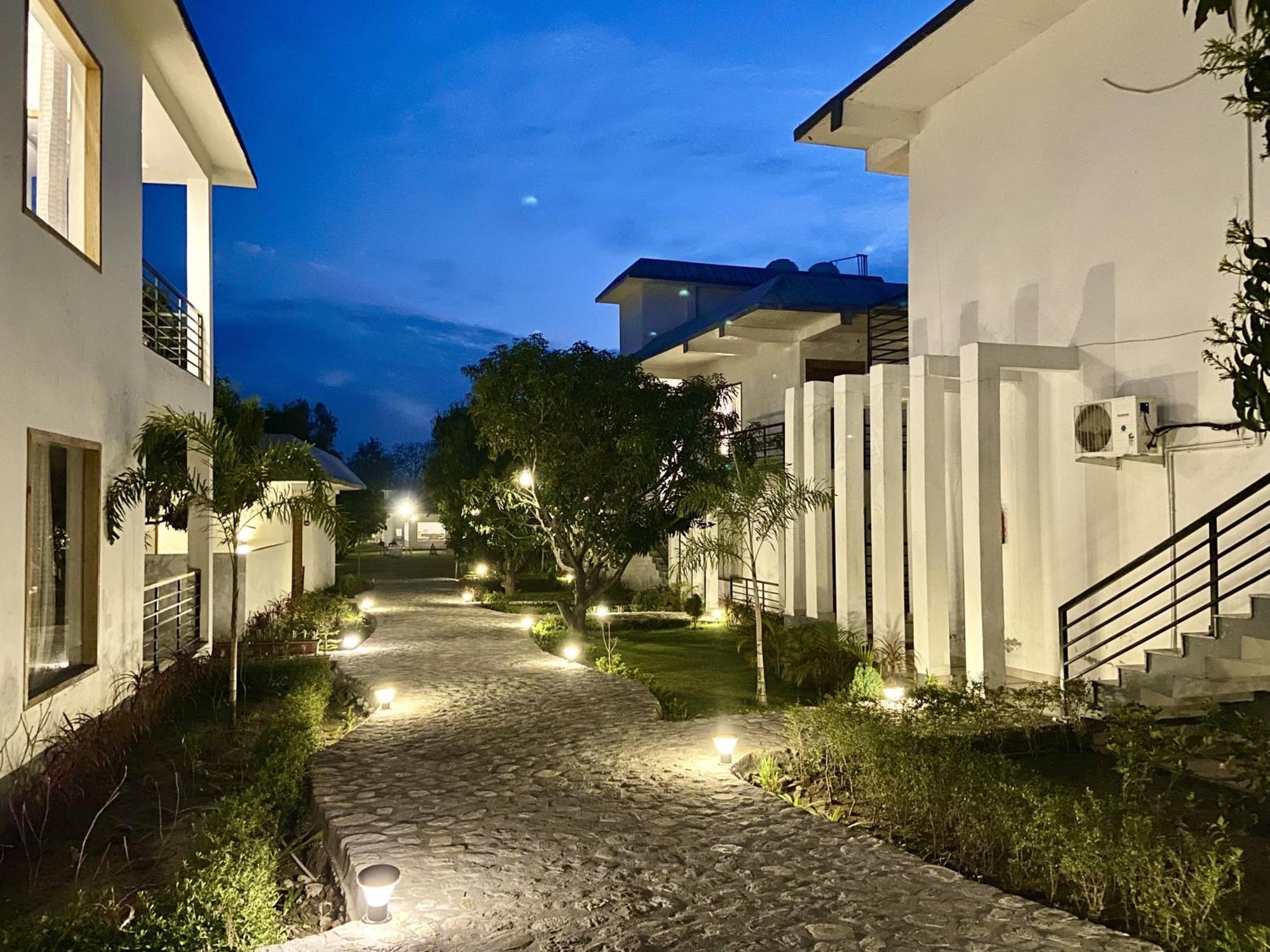 The White Oak Corbett Spa & Resort Рамнагар Экстерьер фото