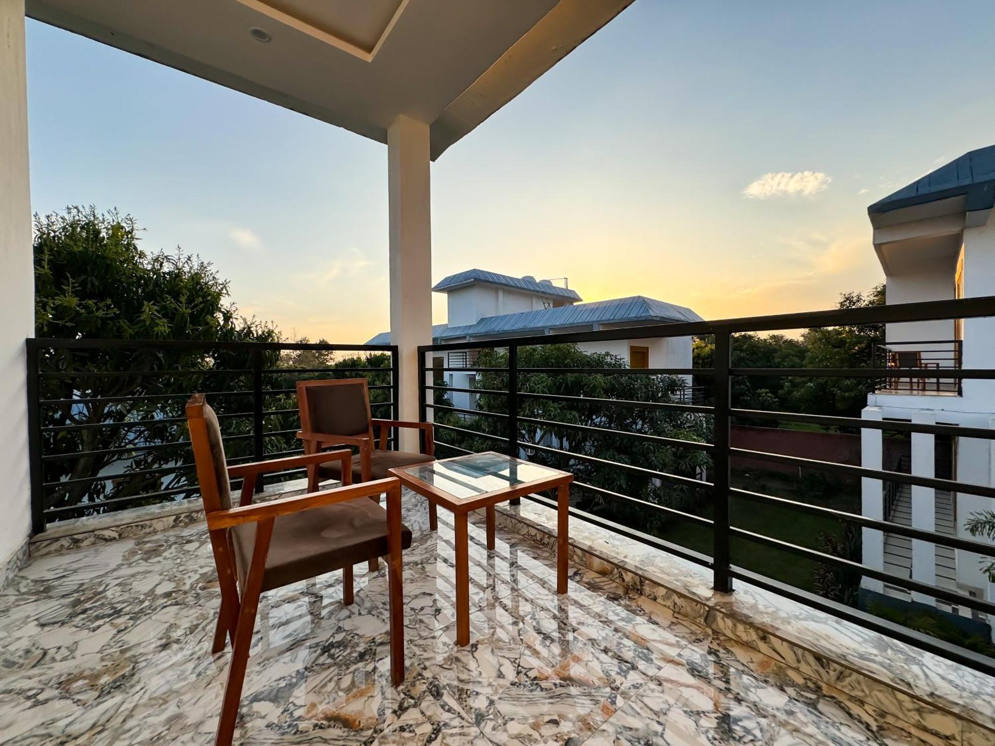The White Oak Corbett Spa & Resort Рамнагар Экстерьер фото